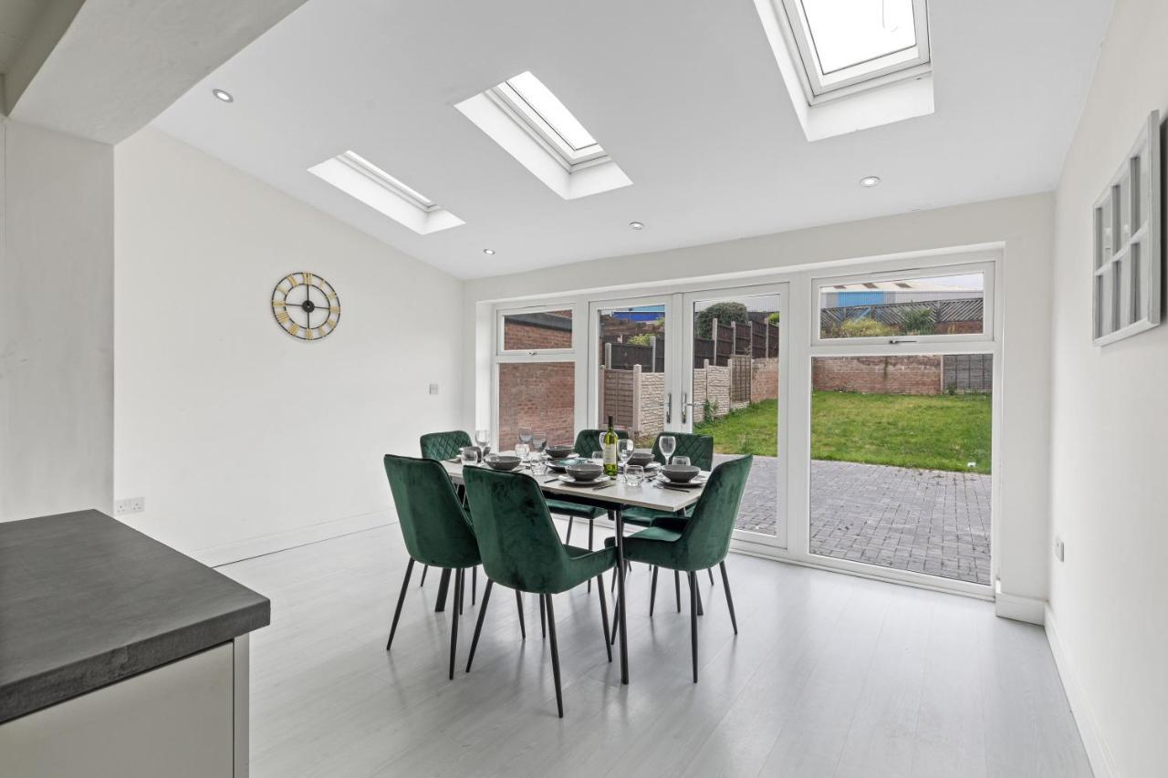 Tipton 3 Bedroom House Garden Sleeps 7 - Jrr Stays Coseley Buitenkant foto