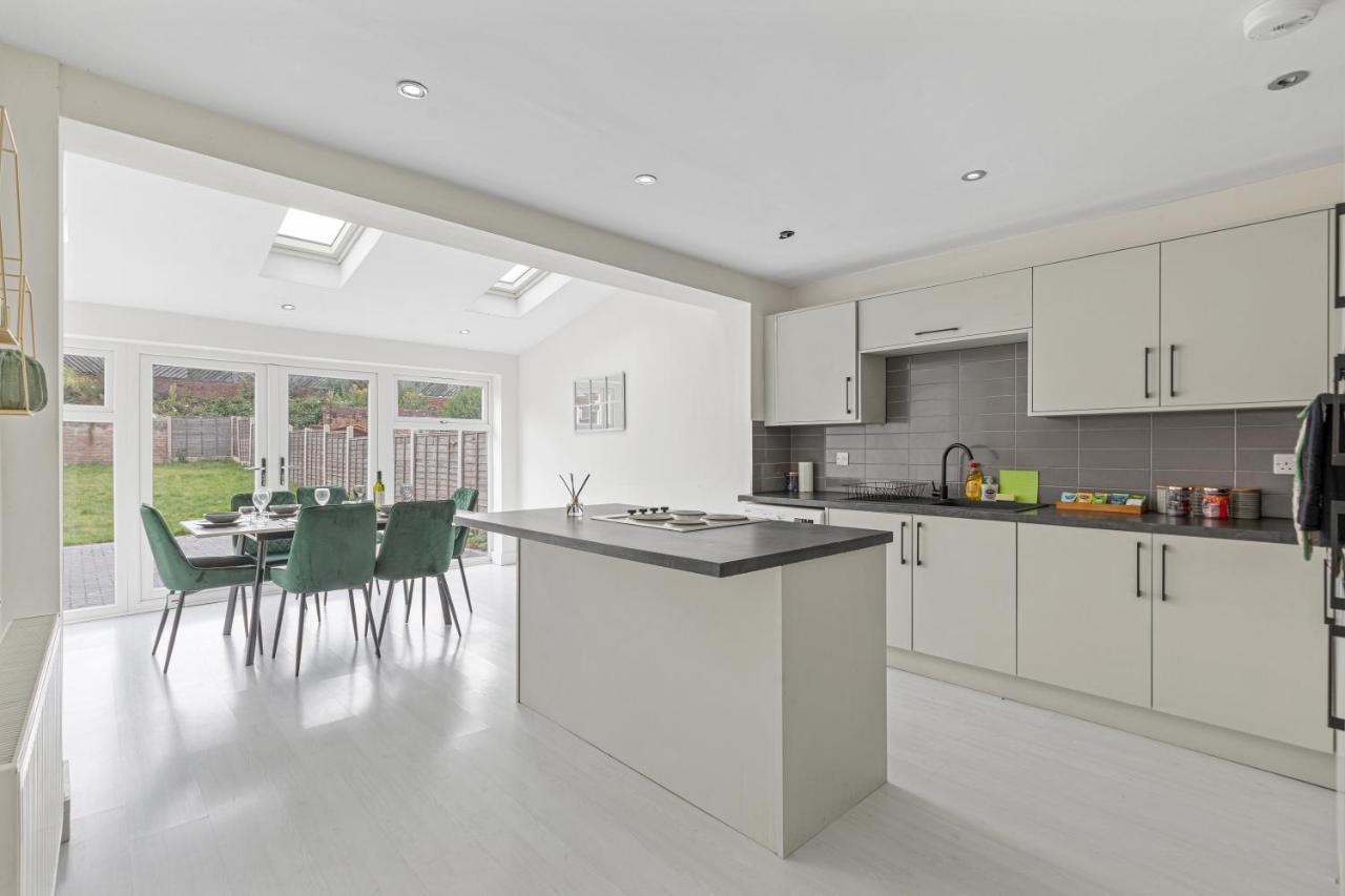 Tipton 3 Bedroom House Garden Sleeps 7 - Jrr Stays Coseley Buitenkant foto