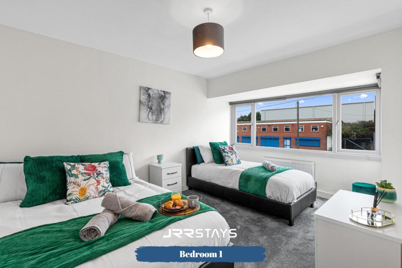 Tipton 3 Bedroom House Garden Sleeps 7 - Jrr Stays Coseley Buitenkant foto