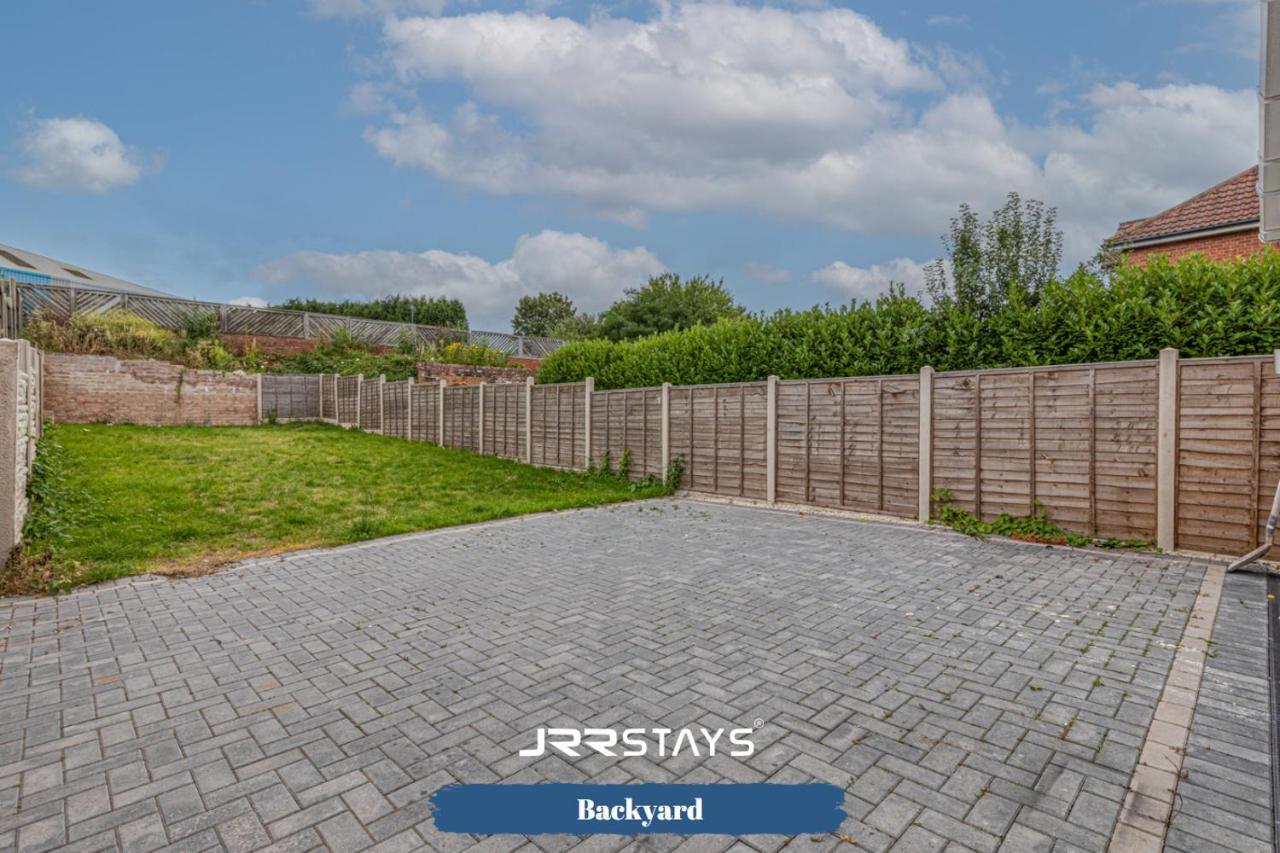 Tipton 3 Bedroom House Garden Sleeps 7 - Jrr Stays Coseley Buitenkant foto